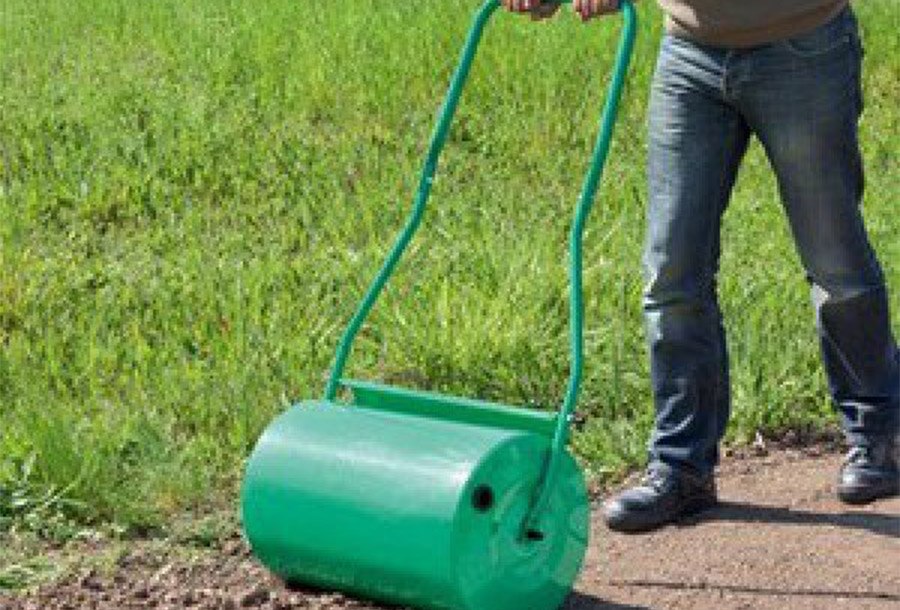 location-amenagement-terrain-rouleau-gazon