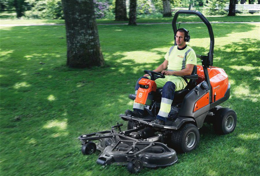 motoculture-entretien-gazon-tondeuses-professionnelles-articulees-husqvarna-servimac