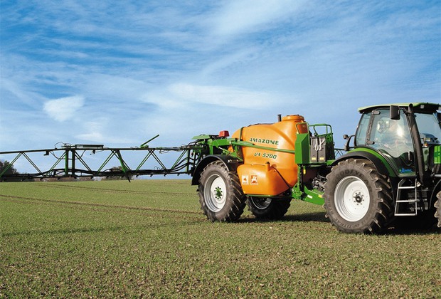 materiel-agricole-pulverisateur-traine-amazone-servimac